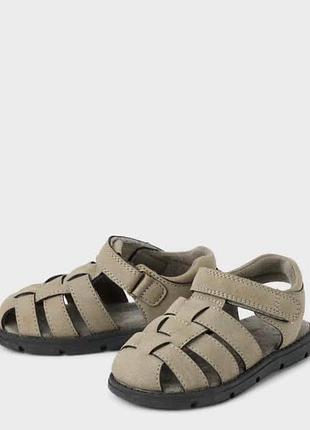 Дитячі сандалі-рибалки (fisherman sandals) сіро-бежевого (taupe) кольору від бренду the children's place