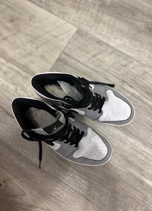 Кросівки nike jordan 1 low сіро-білі