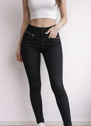 Штани vero moda, slim, висока посадка. колір чорний з смарагдовим відтінком.стрейчеві
