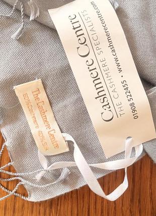 Сірий шарф/пашміну бренду the cashmere centre, який складається з 60% кашеміру та 40% шовку