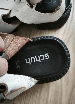 Белые кожаные босоножки schuh 3