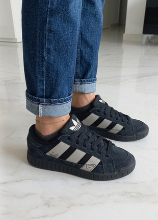 Оригінальні кросівки adidas