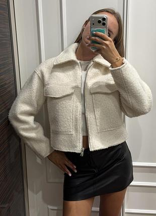 Жіноча куртка zara біла коротка