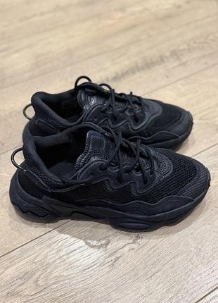 Кросівки жіночі adidas ozweego чорні, розмір 37