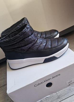 Чоботи дутіки черевики  calvin klein us8  38.5 кельвін кляйн