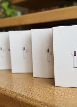 Навушники та гарнітури apple airpods pro
