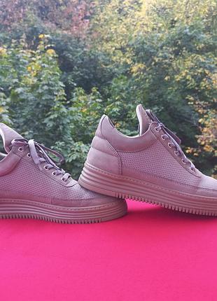 Кросівки чрловічі filling  pieces 39 p.   25,5  поєднання двох відтінків сірого 
нубук  , всередині шкіра прошиті по периметру  ортопедична устілка