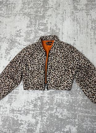 Стильна укорочена стьобана куртка zara в леопардовий принт нова