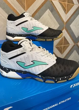 Стильные и удобные волейбольные кроссовки joma