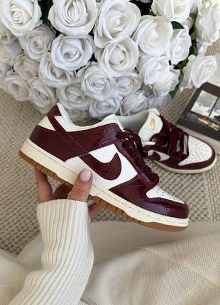 Кроссовки женские dunk burgundy croc