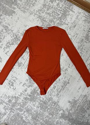 Яскраве базове боді zara з довгим рукавом червоне s