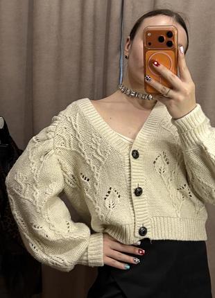 Жіночий кардиган zara молочний з візерунком на ґудзиках