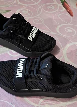 Кросівки для хлопчика puma чорні, розмір 34.5
