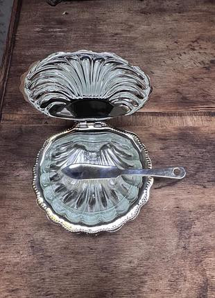Ікорниця / маслянка у формі мушлі від
бренду elegance® silverware.