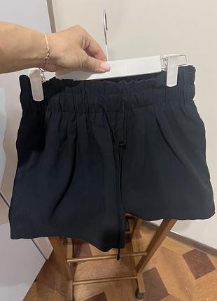 Жіночі шорти pull & bear класичні чорні