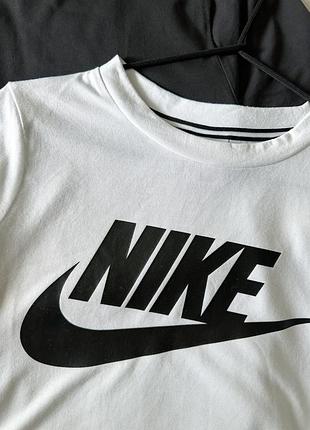 Біла футболка nike 2