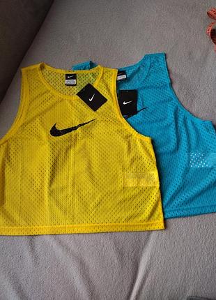 Продам новые манишки с бирками nike team c/m