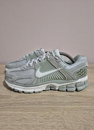 Кросівки nike zoom  vomero 5.
