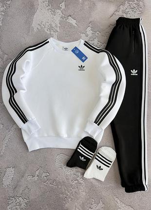 Костюм adidas зима: свитшот-брюки
2 пары носков в подарок