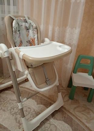 Стільчик для годування дитячий.