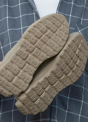 Кросівки alo yoga runner beige 4