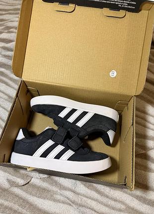 Чорні кросівки adidas, 26 розмір.