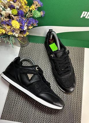 Оригінальні кросівки guess