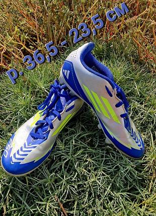 Дитячі бутси adidas, розмір 36⅔, устілка 23 см
стан гарний
дивіться також інші мої оголошення там багато футбольного взуття і не тільки