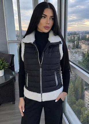 Жилет чорний з білим хутром