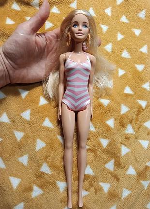 Кукла барби из серии пляжная прогулка barbie mattel