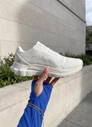 Жіночі кросівки alo yoga runner white