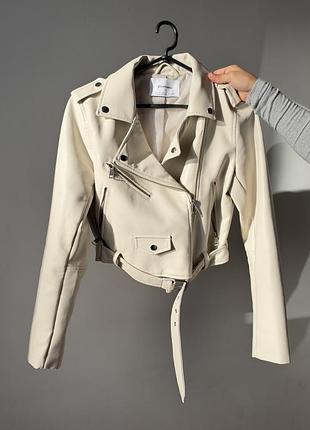 Куртка stradivarius косуха екошкіра молочна, м