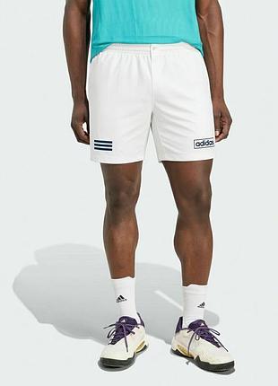 Adidas, чоловічі вінтажні шорти білого кольору з еластичним поясом.