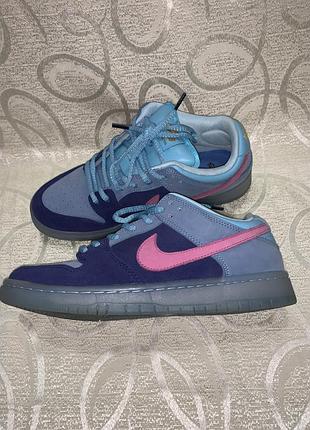 Лімітована пара nike sb dunk pro створена у колаборації підрозділу nike sb з відомим американським хіп-хоп дуетом run the jewels