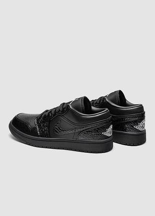 Nike air jordan 1 retro low lacquered black 5