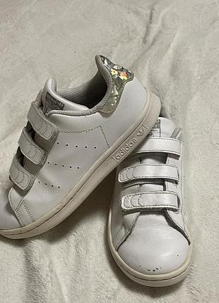 Кросівки для дітей adidas білі, розмір 32, довжина устілки 19,5 см