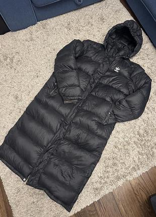 Довгий зимовий пуховик adidas originals (dn8050), розмір l - xl чоловічий чорний