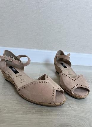 Мʼякі шкіряні замшеві босоніжки marks & spencer wide fit