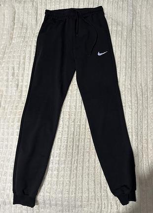 Жіночі спортивні штани nike