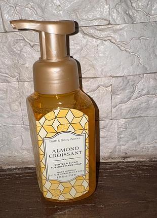 Мило-пінка bath & body works  almond croissant 259 мл уцінка
