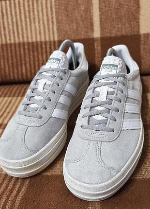 Жіночі кросівки adidas 2