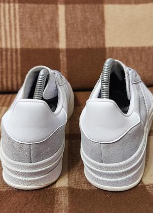 Жіночі кросівки adidas 3