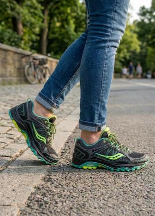 Женские кроссовки saucony gore-tex