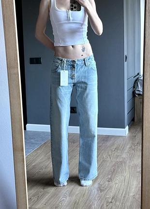 Нові світлі джинси zara на болтах на низькій посадці 38