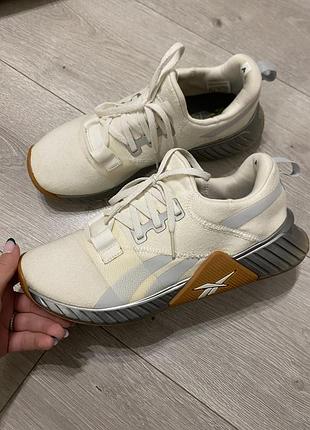 Reebok жіночі кросівки 38,5/ 24см