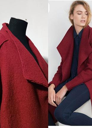 Женское пальто zara из фактурной ткани букле/валяной шерсти.