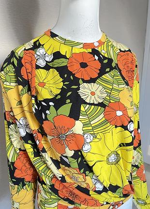 Яскрава стильна блуза з драпіровкою від zara