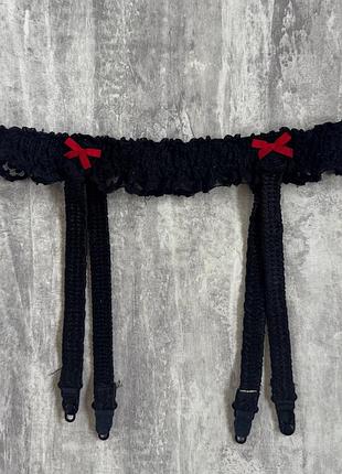 Пояс для панчох жіночий dollskill y2k чорний з червоними бантиками