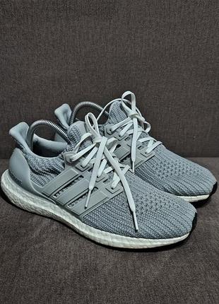 Сірі бігові кросівки adidas ultraboost