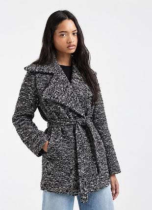 Сіре приталене пальто на поясі 36 розміру середньої довжини